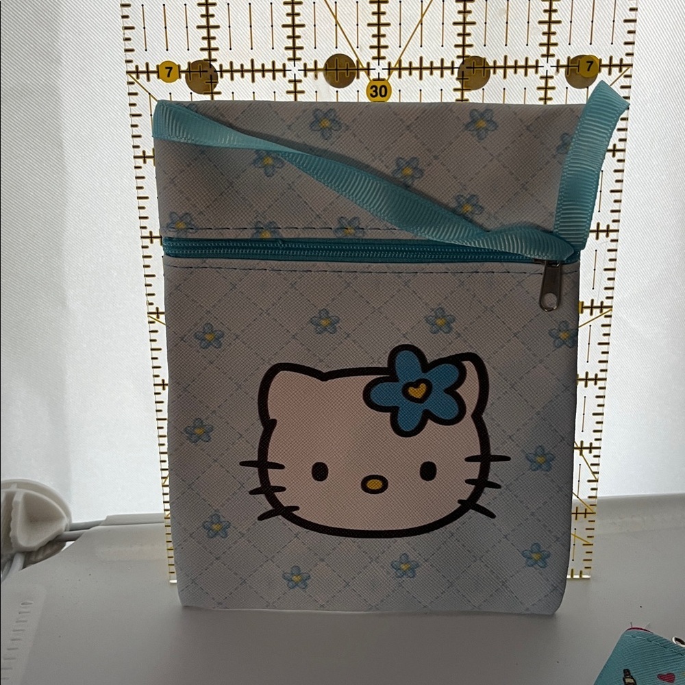Hello Kitty Blue Pouch Set - Picture 2 of 3